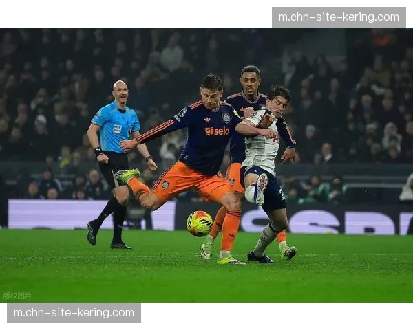 热刺十轮不胜深陷保级区 仅领先降级区四分形势岌岌可危 热刺十轮不胜深陷保级区 仅领先降级区四分形势岌岌可危